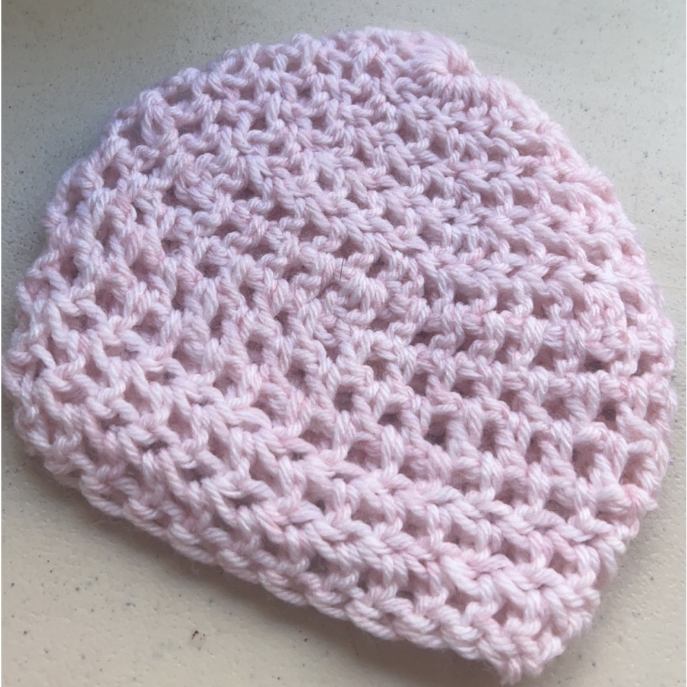 Hand knitted pink newborn size beanie💕